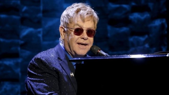 Elton John, la un pas de moarte! „Te rog, nu mă lăsa să mor”