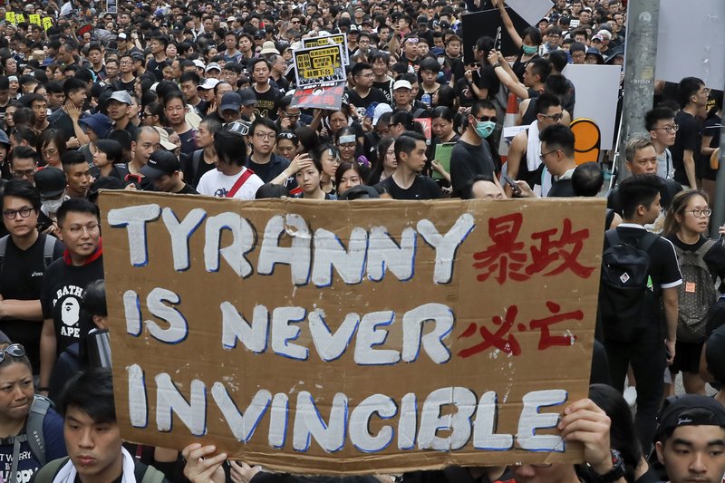 Breșă majoră în tabăra democrațiilor pe problema Hong Kong. Japonia, poziție șocantă