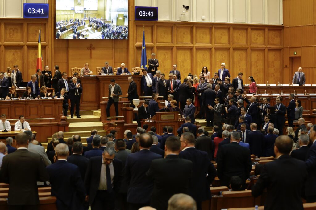 Situație fără precedent în Parlament. Ce va ajunge pe masa lui Iohannis