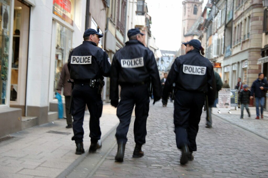 Frica păzeşte via! Cum are grijă Guvernul de Poliţie şi Jandarmerie