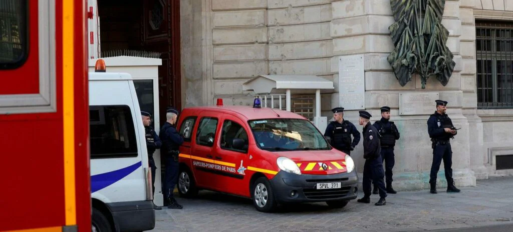 Stare de alertă la Paris. Un bărbat amenință că va arunca în aer clădirea consulatului iranian