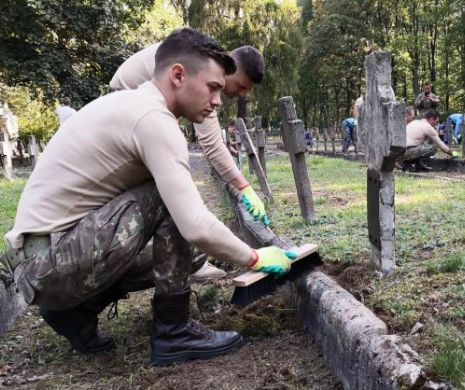Mormintele eroilor naţionali înhumaţi în Polonia, îngrijite printr-o acţiune a MApN