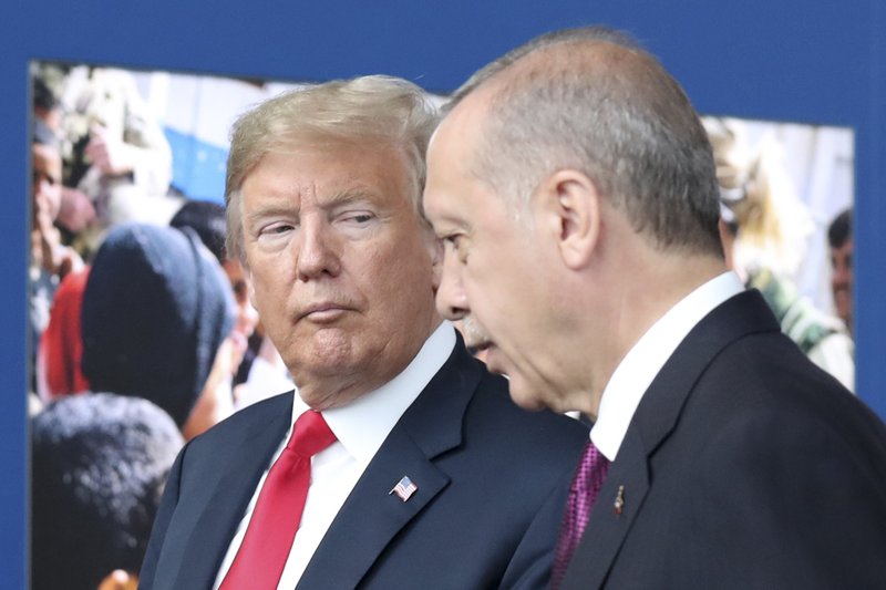După ce Erdogan a făcut măcel în Siria, Trump îl „pedepseşte” ridicându-i sancţiunile