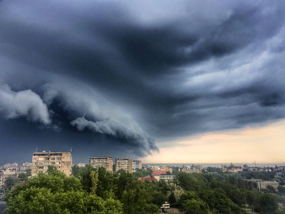 Vremea se schimbă radical! Ciclonul va lovi România. De când încep ninsorile