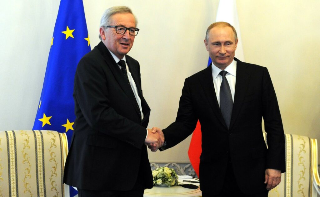 Juncker mai șocant ca niciodată. Ce spune despre sărutul cu Putin