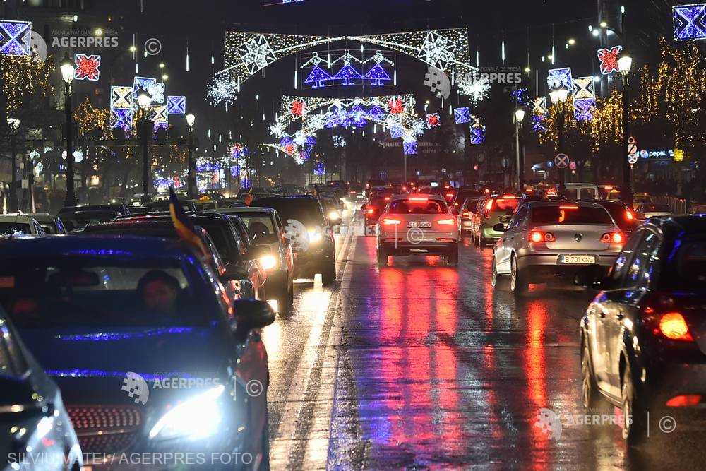 Miodrag Belodedici, ambasador EURO 2020, a aprins luminile festive la Târgul de Crăciun din Piaţa Constituţiei