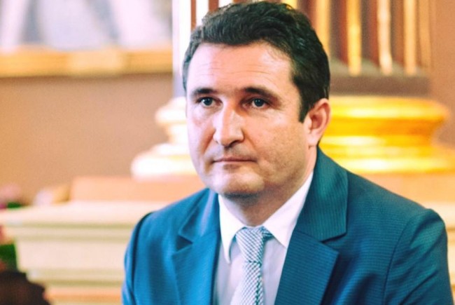 Cum a ajuns primarul Aradului implicat în alegerile de la Chişinău