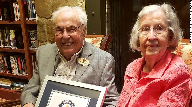 Cea mai longevivă pereche din lume: ea 105 ani, el 106! Care este secretul lor