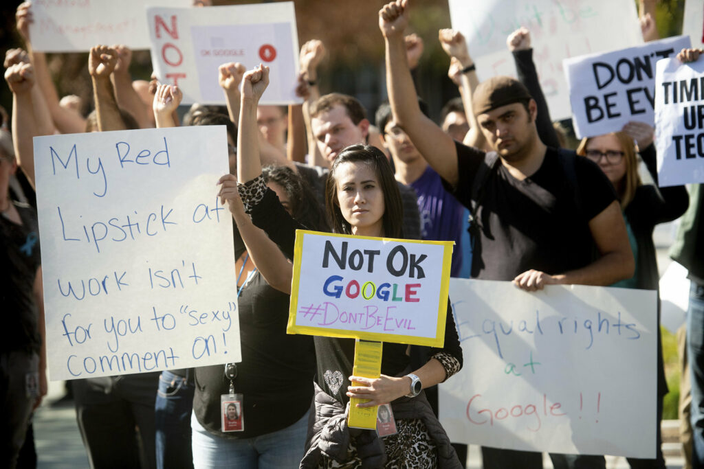 Europa și-a julit coatele în tentativa de a frâna „mastodontul” Google. Va reuși America imposibilul?