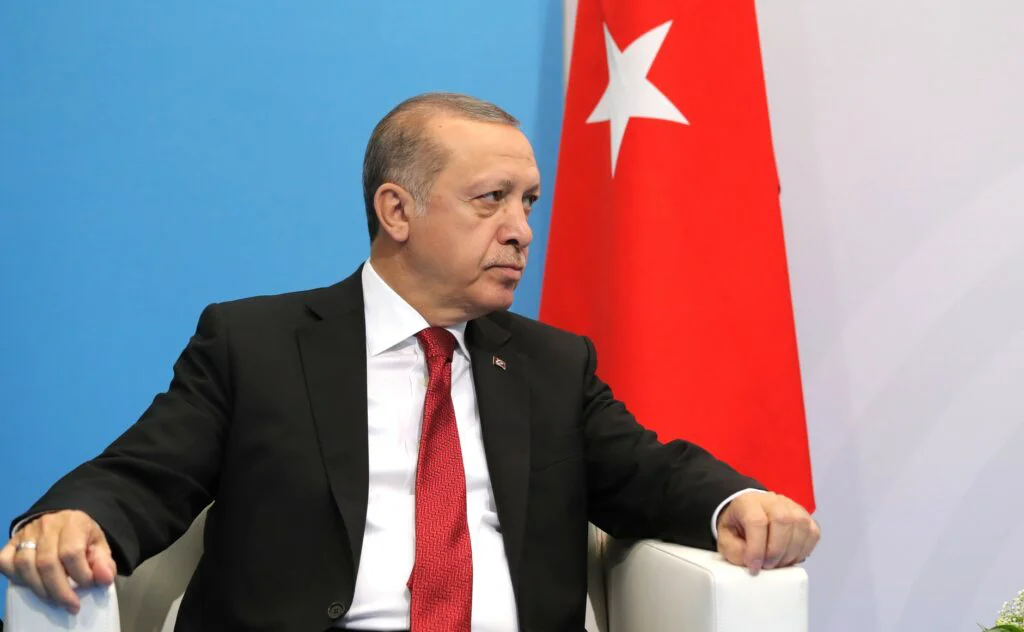 Ce face Erdogan în Turcia pentru ca nevestele să nu mai fie bătute. Bate și el