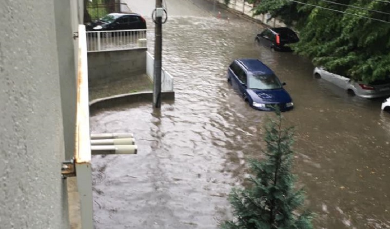 România în alertă! Pericol de inundații pe cele mai multe cursuri de apă
