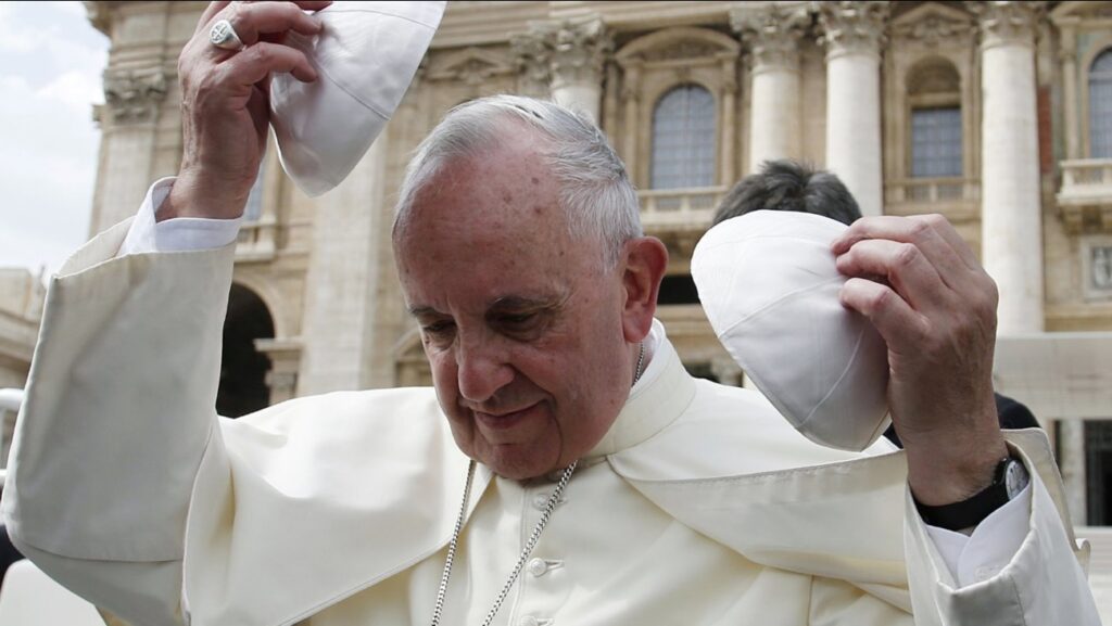 O nouă Schismă? – „Papa Francisc dorește să rupă Biserica în complicitate cu forțele globaliste”