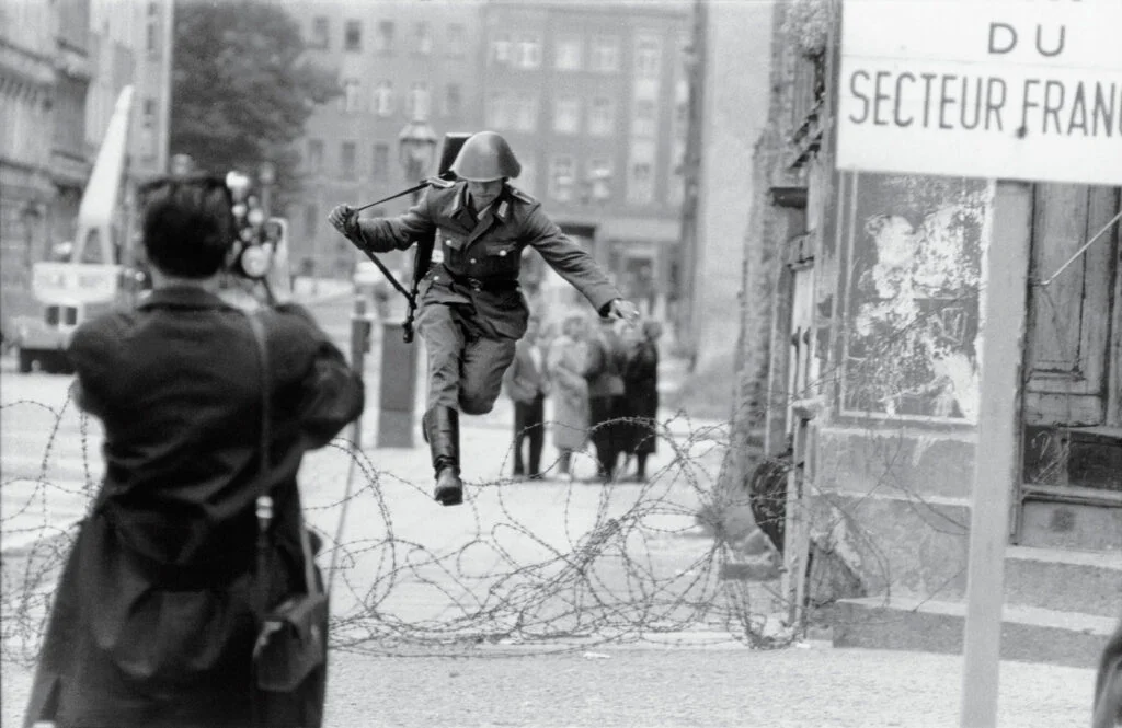 Strania moarte a primului om care a fugit peste Zidul Berlinului