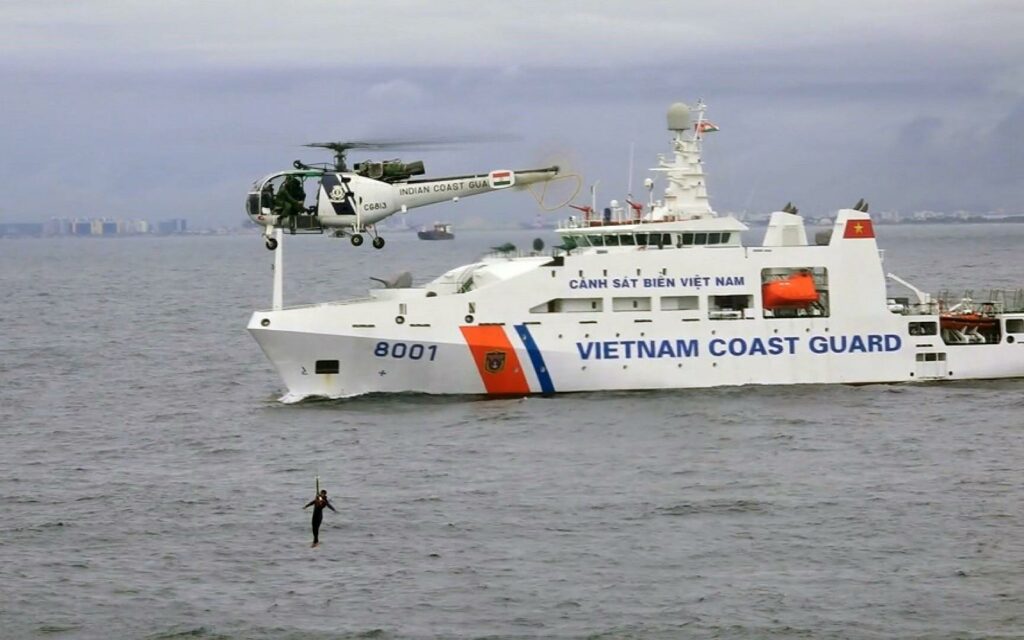 Vechii dușmani de moarte au dat mâna împotriva Chinei. SUA vor oferi Vietnamului o navă militară care va fi folosită în Marea Chinei de Sud