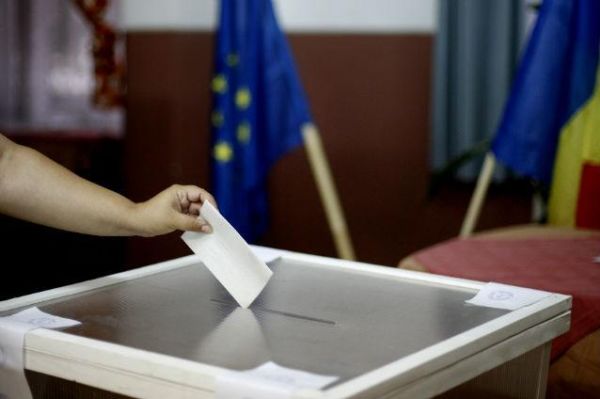 Decizia Guvernului Orban provoacă controverse. „De ce nu se poate vota la fel şi în ţară?”