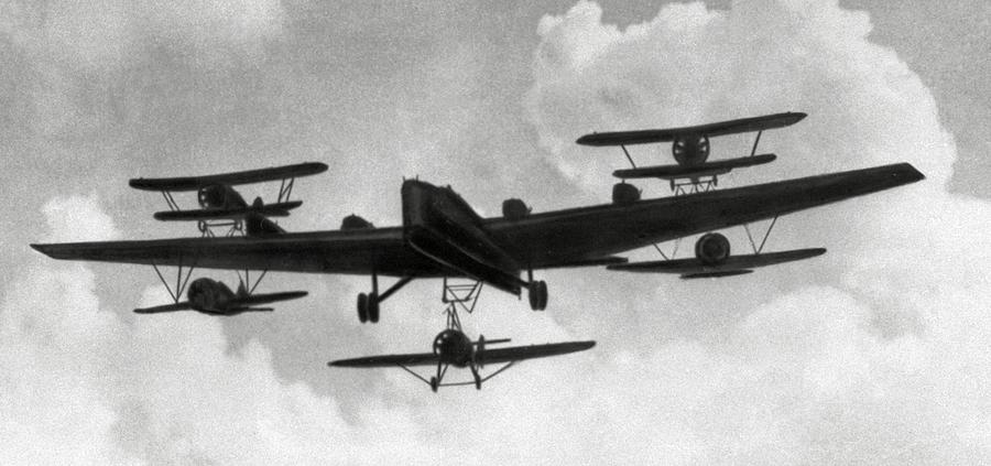 Avioanele care decolau de pe avioane au atacat Constanța