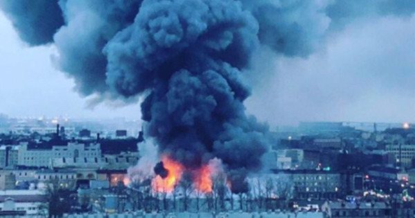 Alertă în Rusia. Incendiu puternic la o fabrică de vopsea