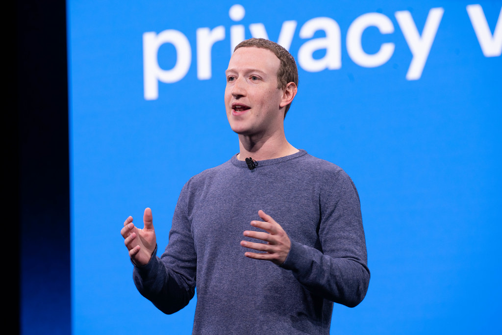 Zuckerberg apără Facebook: „Companiile nu sunt malefice doar pentru că sunt mari”