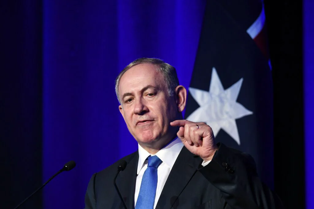 Benjamin Netanyahu își face campanie dintr-un cub de sticlă