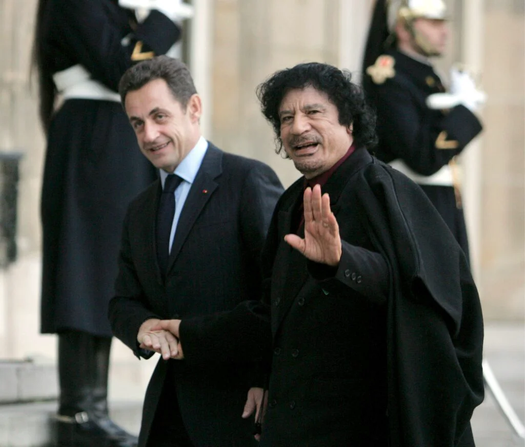 Nicolas Sarkozy_Muammar Gaddafi