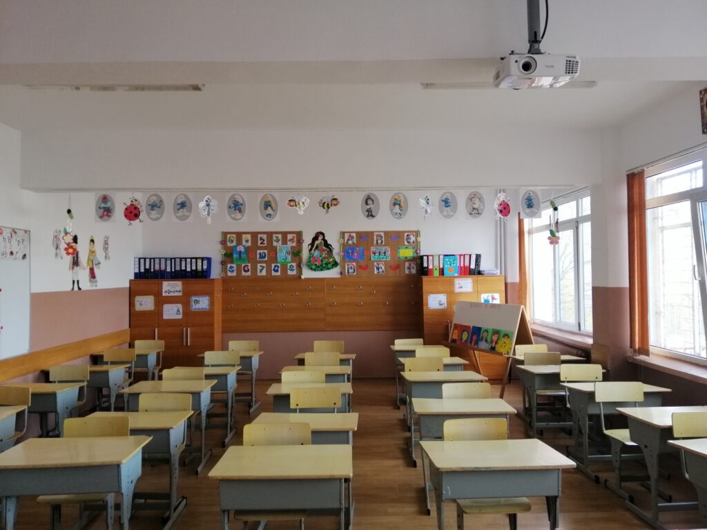 Panică la o școală din Bragadiru! Mai mulți copii au acuzat stări de rău după o igienizare