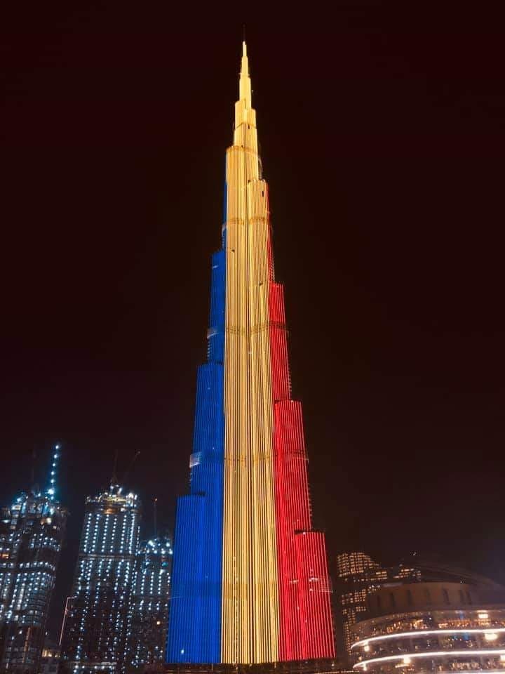 Cea mai înaltă clădire din lume, Burj Khalifa, „îmbrăcată” în tricolor de 1 Decembrie
