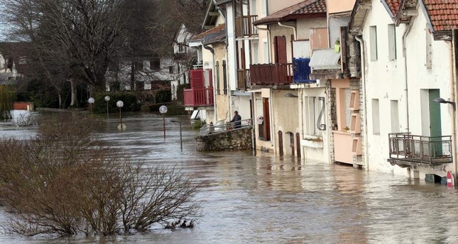 Franța: Peste 60000 de locuințe au rămas fără curent electric