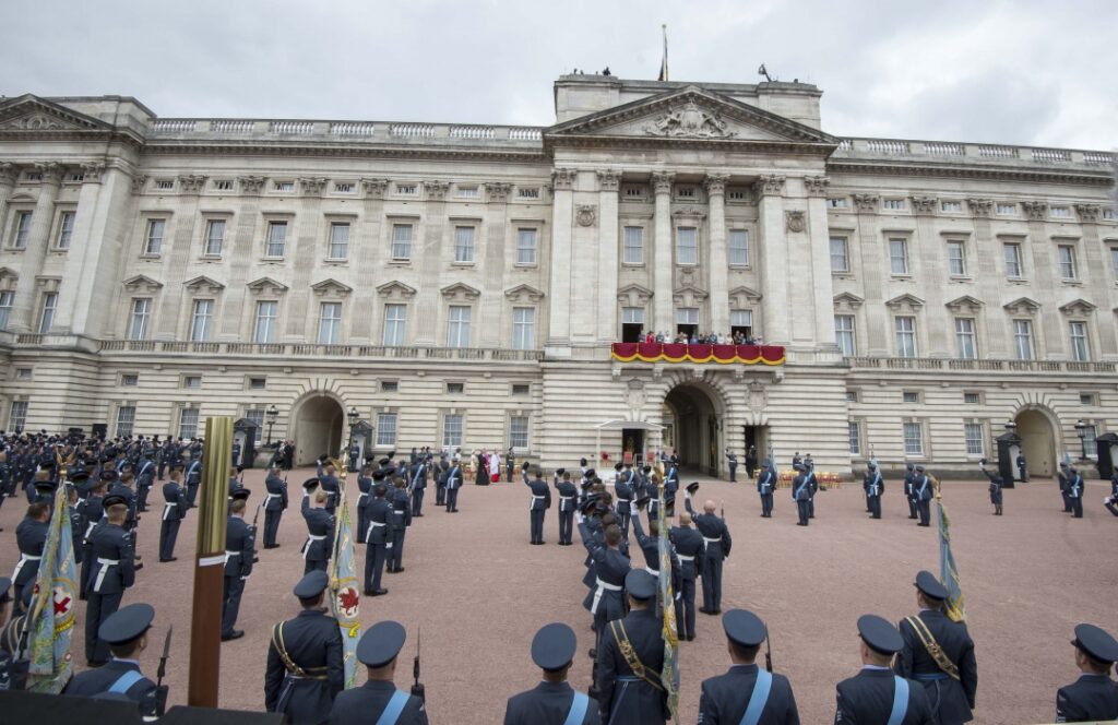 Poți lucra pentru Casa Regală! Buckingham Palace face angajări