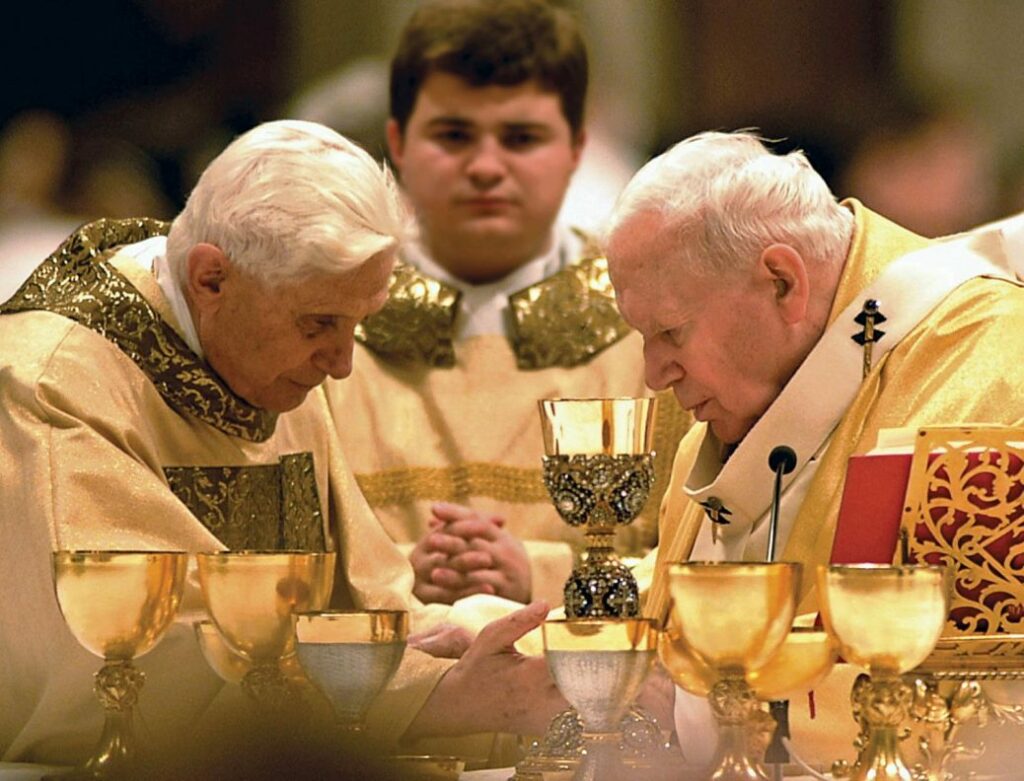 Scandal în inima Vaticanului. Mituiți de un cardinal acuzat de pedofilie