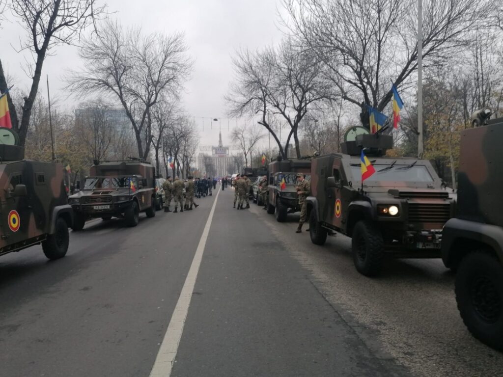 Defilare militară  impresionantă de Ziua României la București