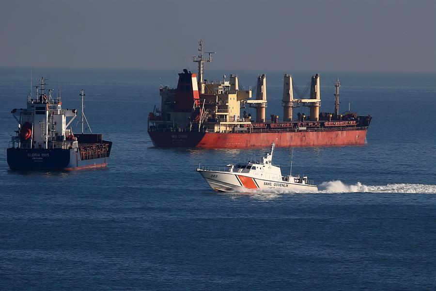 Coliziune, în Marea Neagă, între un pescador turcesc și un petrolier rusesc. Trei marinari turci au murit înecați