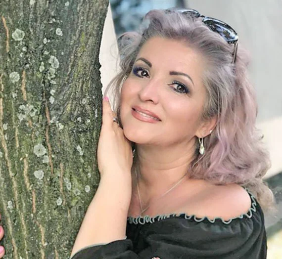 Drama artistei Carmen Rădulescu. Bătută de mama naturală, adoptată de o familie iubitoare