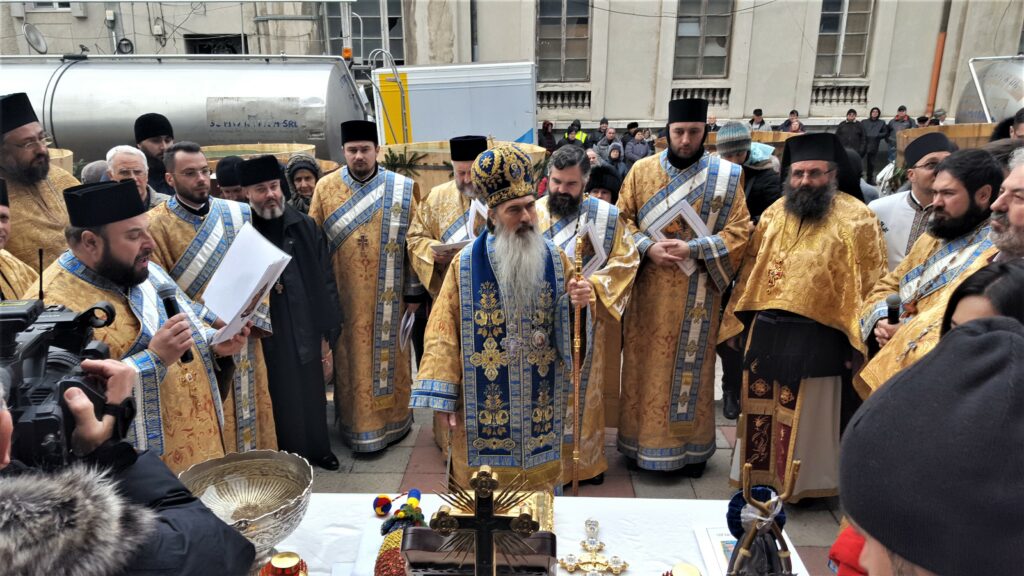 Pelerinajul de Sfântul Andrei va avea loc. Iohannis și Orban, invitați la grota care poartă numele Ocrotitorului României