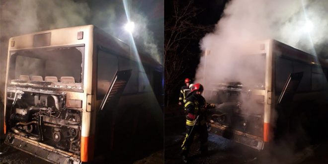 Târgu Mureș. Autobuz cuprins de flăcări în centrul orașului