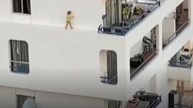 Video devenit viral. Echilibristica unei fetițe la peste 10 metri înălțime