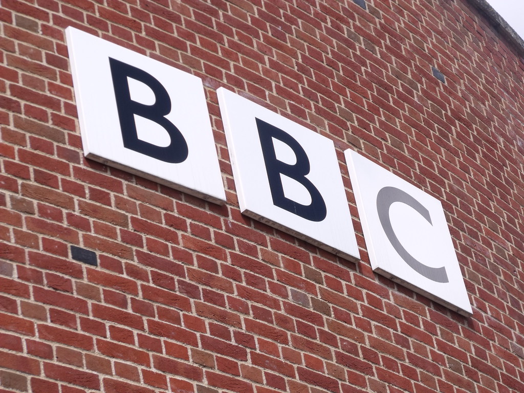 Directorul general al BBC, Tony Hall, îşi anunţă demisia în vară