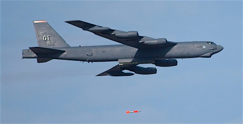 Revoluție în arsenalul nuclear al SUA! Modificări radicale la temutele bombardiere B-52H