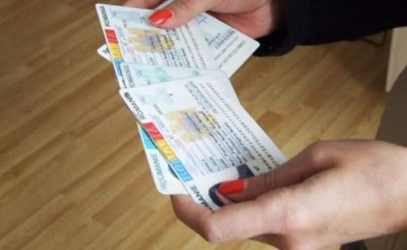 Atenție, români! Se introduc buletinele cu cip. Legea a fost deja adoptată