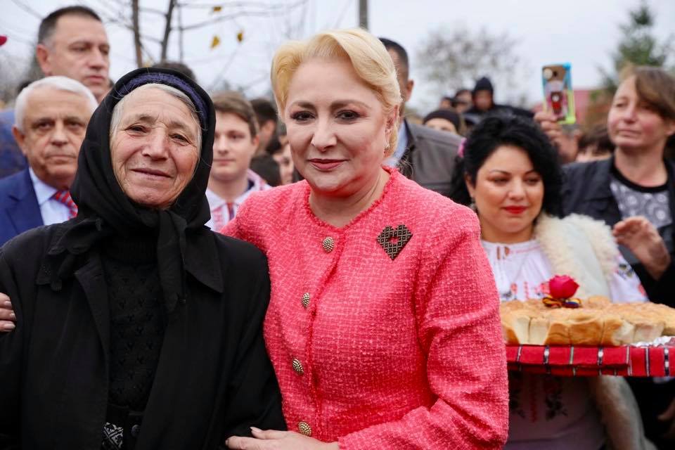 Viorica Dăncilă face campanie PSD pe spatele pensionarilor