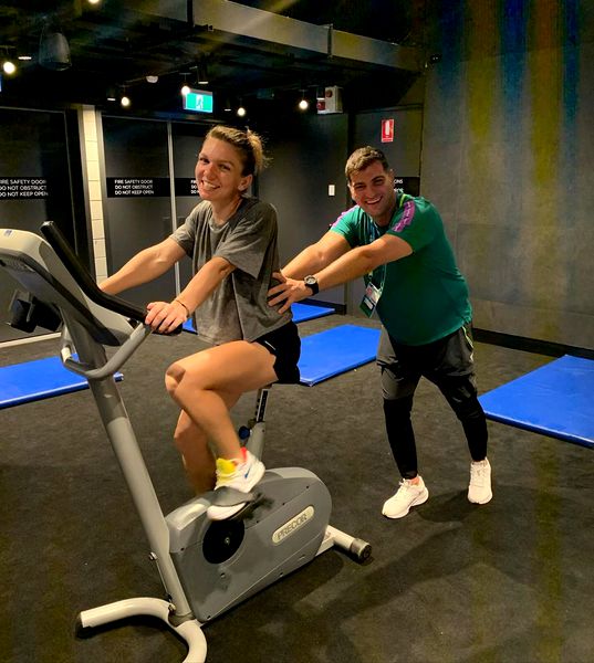 Halep s-a antrenat alături de iubitul ei la Australian Open | FOTO