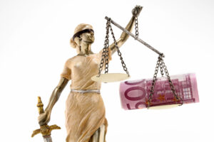 Ani grei de închisoare pentru femeia care spunea că are influență asupra liderilor politici din Arad