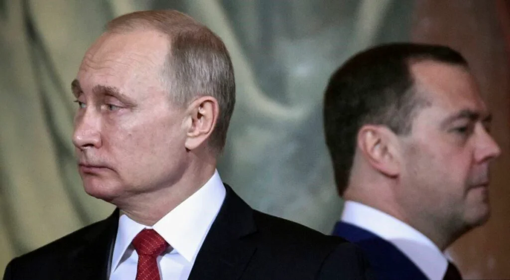 Cine ar fi crezut? „Ștersul” Medvedev, puci împotriva lui Putin!