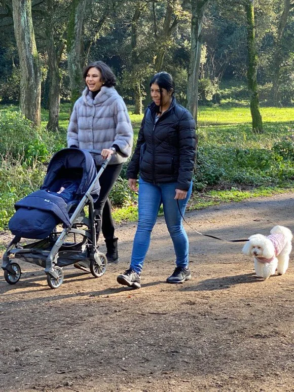 Mămica Ramona Bădescu, invidiată și când își plimbă bebelușul în parc