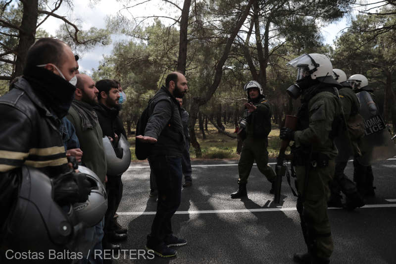 Noi proteste violențe pe insula Lesbos. Grecii nu mai vor migranți