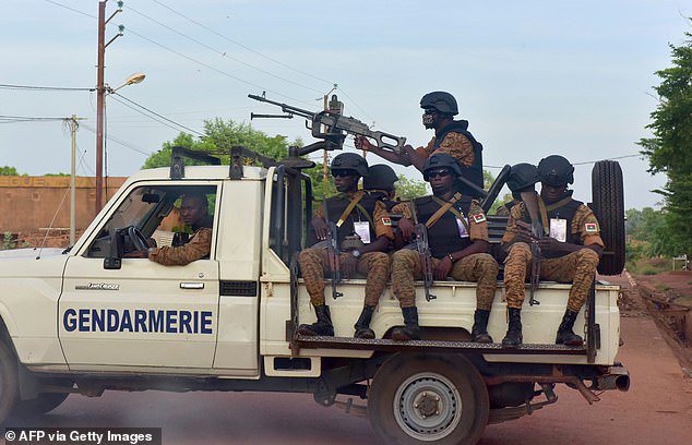 Atac terorist sângeros  într-o biserică din Burkina Faso