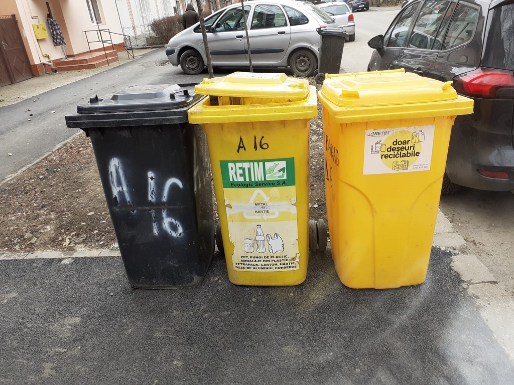Polițiștii locali din Timișoara caută în gunoaie