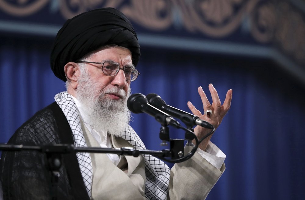 Bezna se lasă din nou peste Iran: Pericolul nuclear rânjește de sub barba Ayatollahului