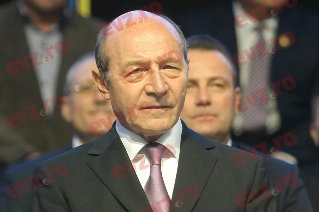 Băsescu a convins un fotbalist din Generaţia de Aur să i se alăture. Alertă!
