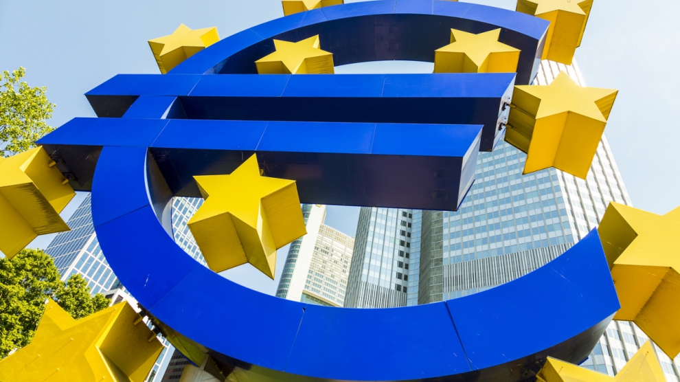 Comisia Europeană ne dă în cap cu moneda euro. Nu îndeplinim niciun criteriu