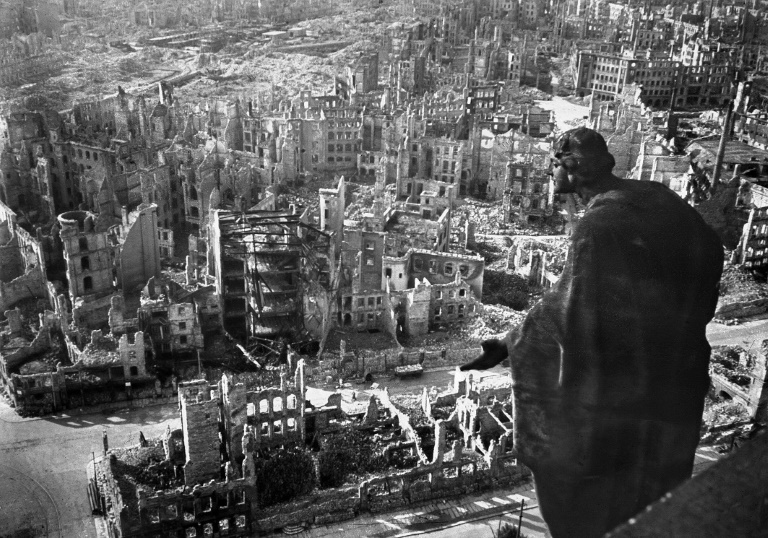 Război politic pe morții Dresdei: Câte victime au făcut 650.000 de bombe?